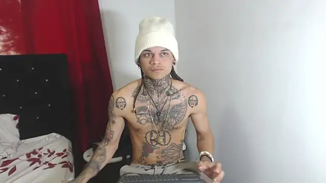 Snapshot of hot_man05 chatting on 28, 2, 2025 hot man05 online show from 28, 2, 2025