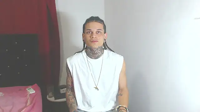 Snapshot of hot_man05 chatting on 8, 3, 2025 hot man05 online show from 8, 3, 2025