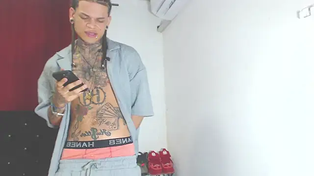 Snapshot of hot_man05 chatting on 8, 3, 2025 hot man05 online show from 8, 3, 2025