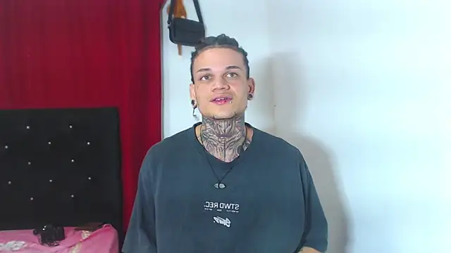 Snapshot of hot_man05 chatting on 20, 3, 2025 hot man05 online show from 20, 3, 2025