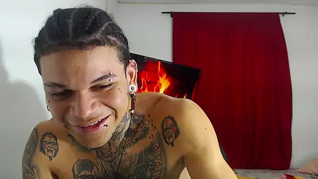 Snapshot of hot_man05 chatting on 16, 10, 2025 hot man05 online show from 16, 10, 2025