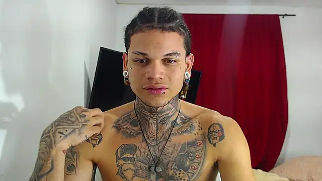 Snapshot of hot_man05 chatting on 17, 10, 2025 hot man05 online show from 17, 10, 2025