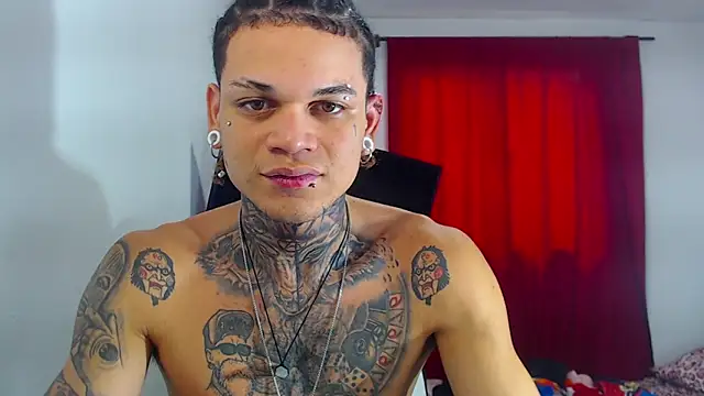 Snapshot of hot_man05 chatting on 27, 10, 2025 hot man05 online show from 27, 10, 2025