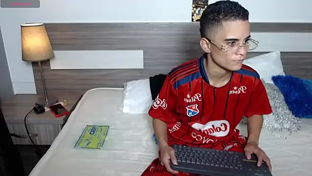 Snapshot of Liiamthompson chatting on 12, 11, 2025 Liiamthompson online show from 12, 11, 2025