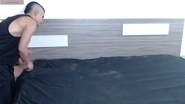 Liiamthompson online show from 21, 12, 2025