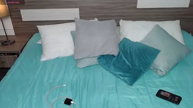 Liiamthompson online show from 3, 2, 2026