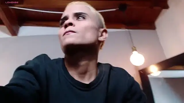 Liiamthompson online show from 10, 4, 2026