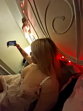 blueeyeblonde33 online show from 13, 10, 2025