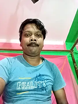 Snapshot of romantictubai chatting on 8, 11, 2025 romantictubai online show from 8, 11, 2025