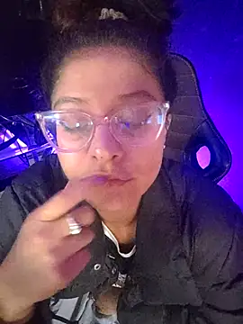 Snapshot of mac-sara chatting on 6, 3, 2025 mac-sara online show from 6, 3, 2025