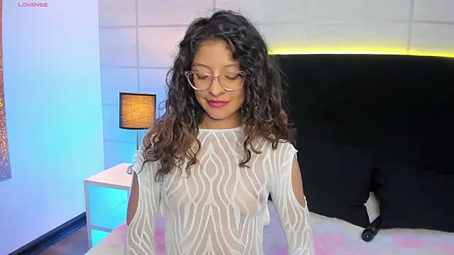 Snapshot of mac-sara chatting on 3, 11, 2025 mac-sara online show from 3, 11, 2025