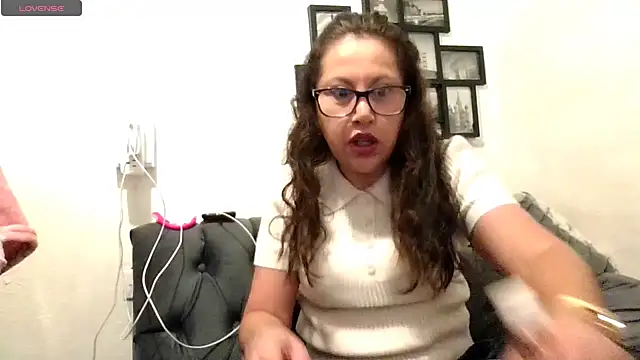 MirandaLatinaLovely online show from 17, 12, 2025