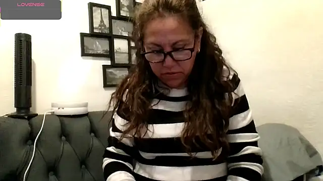 MirandaLatinaLovely online show from 18, 3, 2026