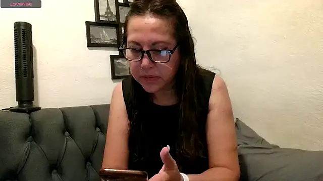 MirandaLatinaLovely online show from 27, 5, 2026