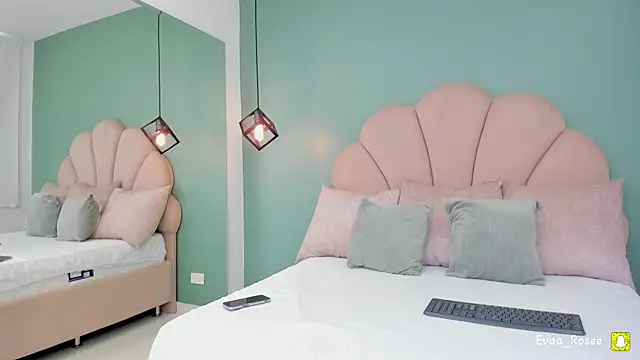 eva roseee online show from 7, 4, 2026