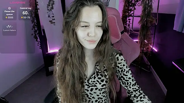 Snapshot of MilaStoyne chatting on 7, 10, 2025 MilaStoyne online show from 7, 10, 2025