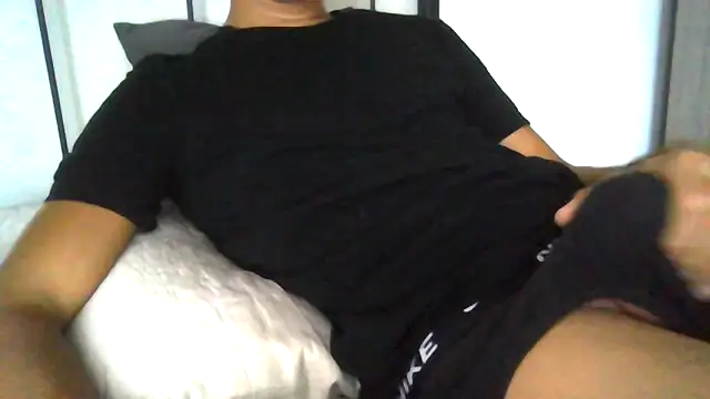 Snapshot of tommyboyteen chatting on 21, 10, 2025 tommyboyteen online show from 21, 10, 2025