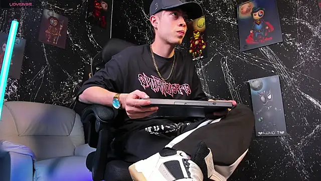 marcuscollins1  online show from 6, 2, 2025