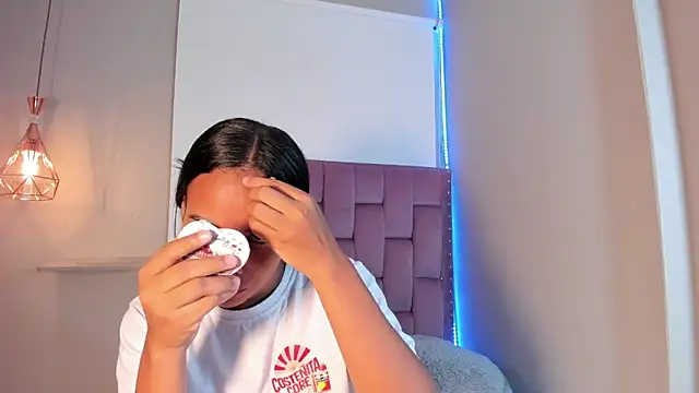 Roxy Stonee online show from 1, 4, 2026