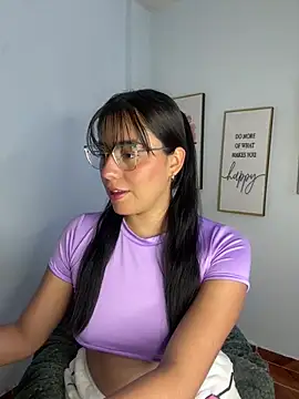 Snapshot of megan_cl chatting on 17, 2, 2025 megan cl online show from 17, 2, 2025