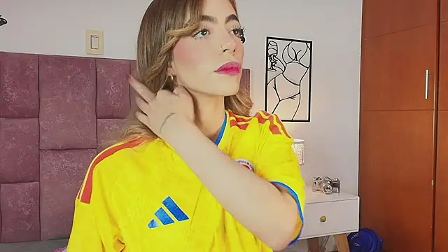 Snapshot of Violetta_Ficher chatting on 3, 7, 2026 Violetta Ficher online show from 3, 7, 2026