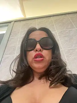 Snapshot of laarti chatting on 18, 10, 2025 laarti online show from 18, 10, 2025