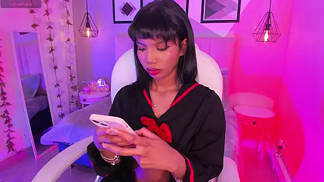 Gigi Strawberry online show from 18, 9, 2025