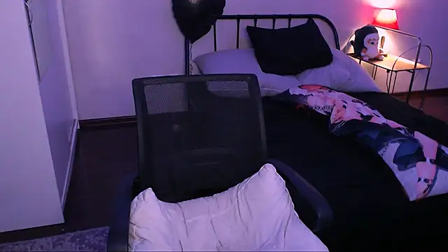 Snapshot of rennnuts chatting on 15, 10, 2025 rennnuts online show from 15, 10, 2025