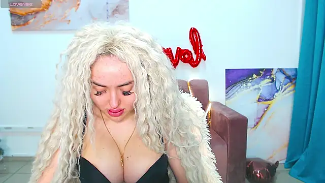 Snapshot of MissisCaty chatting on 24, 2, 2025 MissisCaty online show from 24, 2, 2025