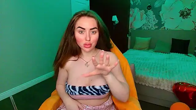 Snapshot of MissisCaty chatting on 8, 6, 2026 MissisCaty online show from 8, 6, 2026