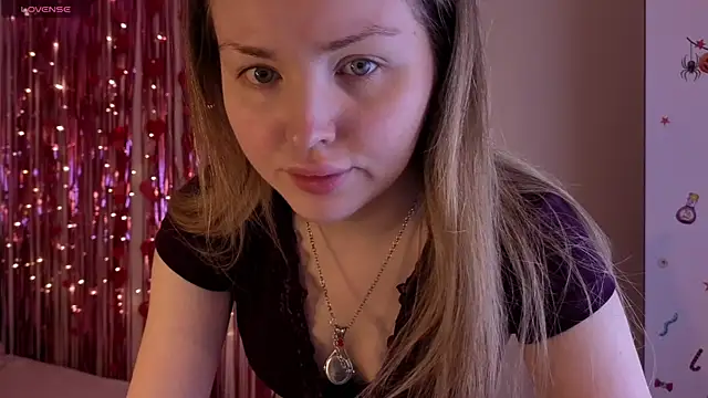 Lora Rosee online show from 4, 6, 2026