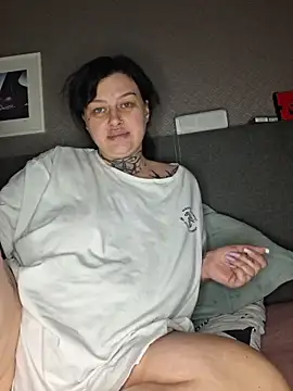 CannabisQueenn online show from 12, 4, 2026