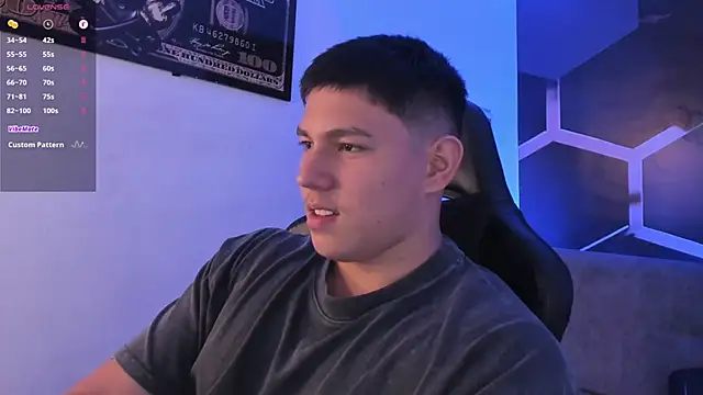 Snapshot of JamesCr_ chatting on 12, 9, 2025 JamesCr online show from 12, 9, 2025