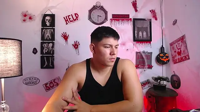 Snapshot of JamesCr_ chatting on 28, 10, 2025 JamesCr online show from 28, 10, 2025