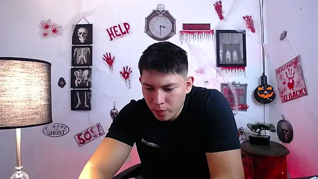 Snapshot of JamesCr_ chatting on 29, 10, 2025 JamesCr online show from 29, 10, 2025