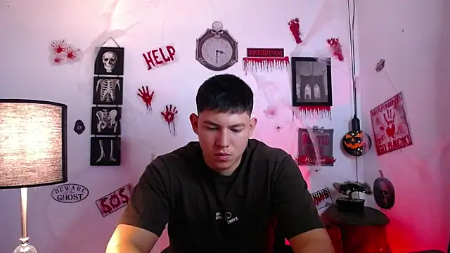 Snapshot of JamesCr_ chatting on 30, 10, 2025 JamesCr online show from 30, 10, 2025