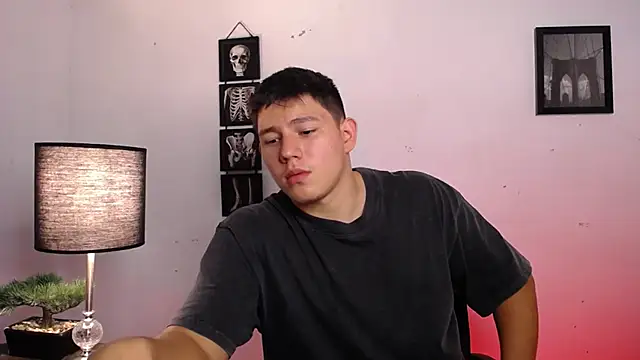 Snapshot of JamesCr_ chatting on 6, 11, 2025 JamesCr online show from 6, 11, 2025