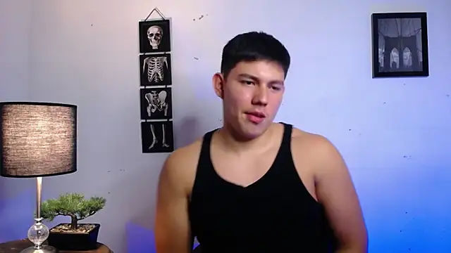 Snapshot of JamesCr_ chatting on 7, 11, 2025 JamesCr online show from 7, 11, 2025