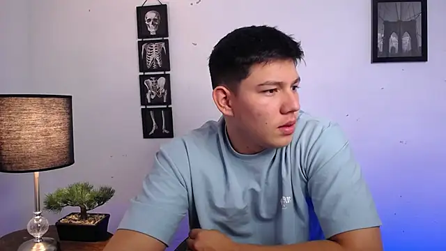 Snapshot of JamesCr_ chatting on 8, 11, 2025 JamesCr online show from 8, 11, 2025