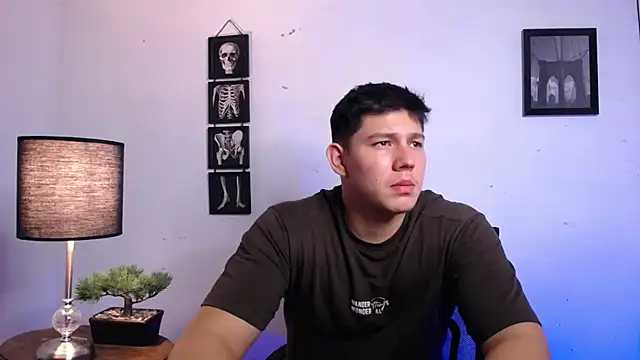 Snapshot of JamesCr_ chatting on 9, 11, 2025 JamesCr online show from 9, 11, 2025