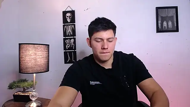 Snapshot of JamesCr_ chatting on 13, 11, 2025 JamesCr online show from 13, 11, 2025