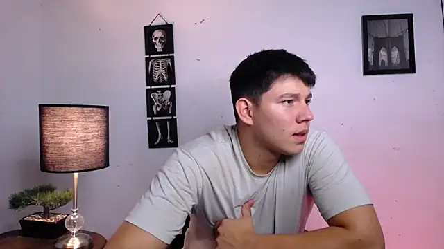 Snapshot of JamesCr_ chatting on 14, 11, 2025 JamesCr online show from 14, 11, 2025