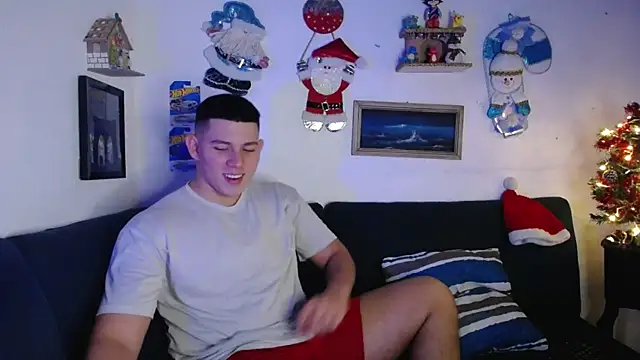 Snapshot of JamesCr_ chatting on 28, 11, 2025 JamesCr online show from 28, 11, 2025