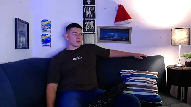 Snapshot of JamesCr_ chatting on 29, 11, 2025 JamesCr online show from 29, 11, 2025