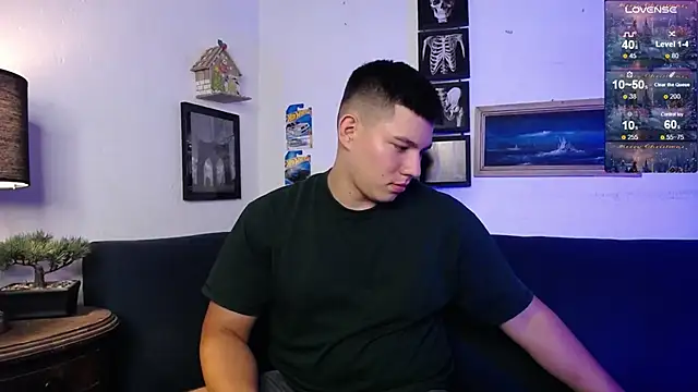 Snapshot of JamesCr_ chatting on 16, 12, 2025 JamesCr online show from 16, 12, 2025