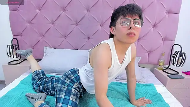 Snapshot of PepperTwink chatting on 22, 3, 2025 PepperTwink online show from 22, 3, 2025