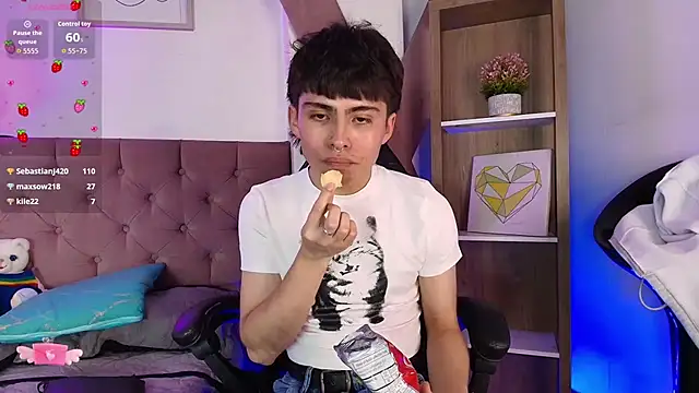 Snapshot of PepperTwink chatting on 3, 12, 2025 PepperTwink online show from 3, 12, 2025