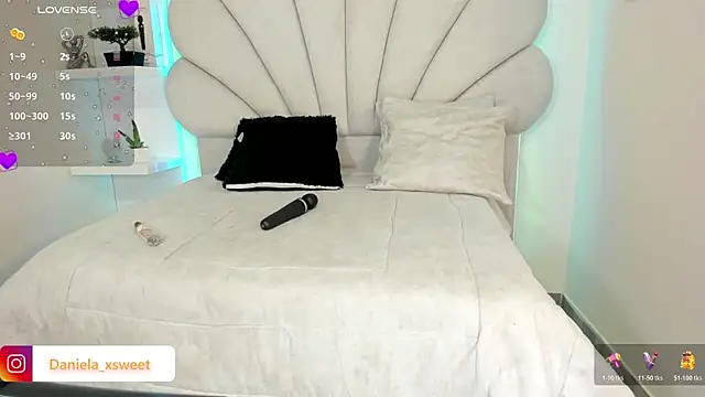 Snapshot of Danielaangelina chatting on 17, 10, 2025 Danielaangelina online show from 17, 10, 2025