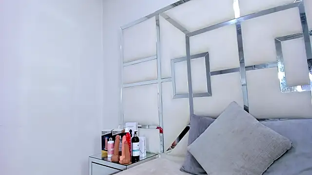 ZoeWan69 online show from 31, 10, 2025