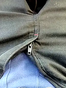 Snapshot of Dam70 chatting on 12, 9, 2025 Dam70 online show from 12, 9, 2025